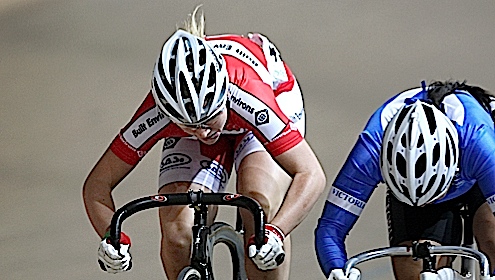 2009 Championships of Annette Edmondson (SA) racing Naomi Pinto (VIC) in the U19 women's sprint.
