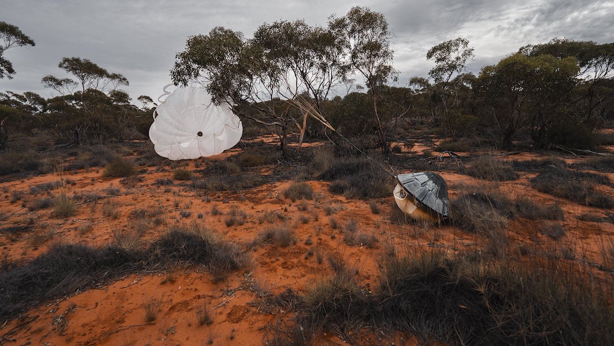 Outback SA community watches history unfold as spacecraft returns carrying NASA equipment Outback SA community watches history unfold as spacecraft returns carrying NASA equipment