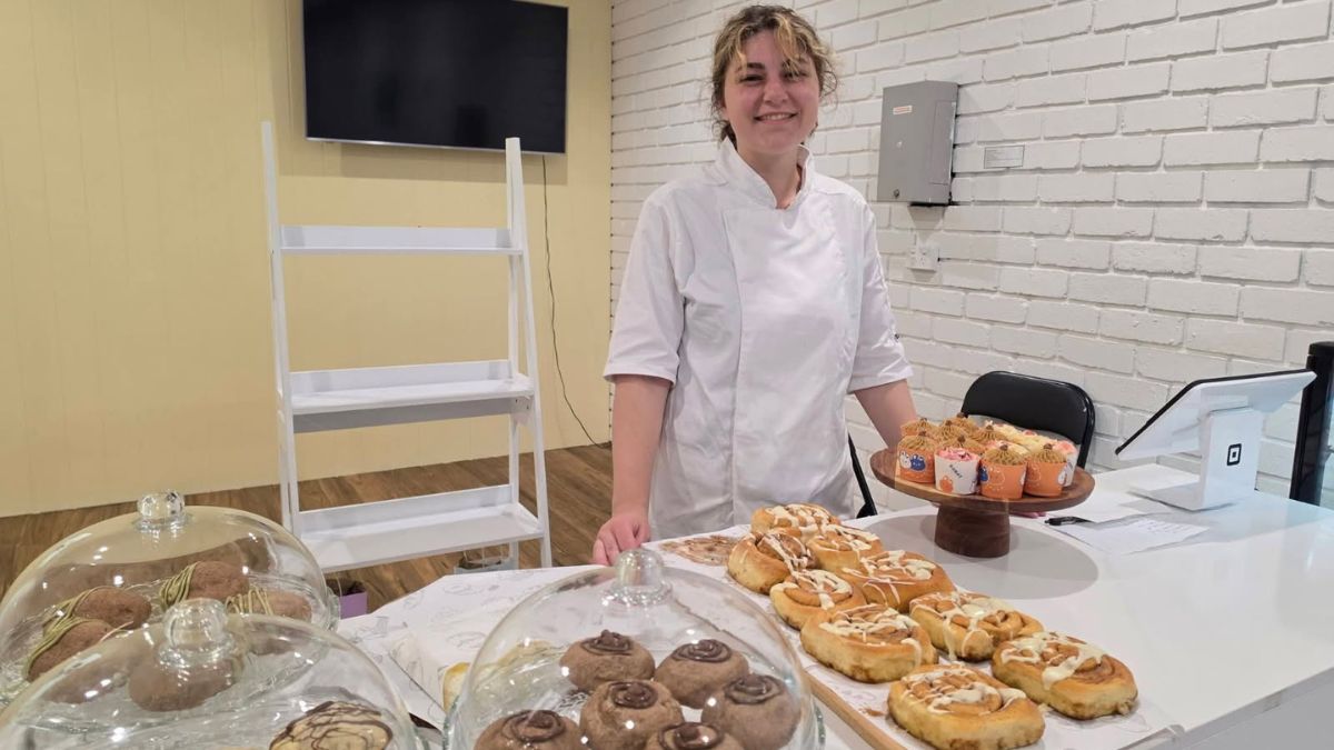16-year-old opens gluten-free bakery after years of baking for her siblings with coeliac disease 16-year-old opens gluten-free bakery after years of baking for her siblings with coeliac disease